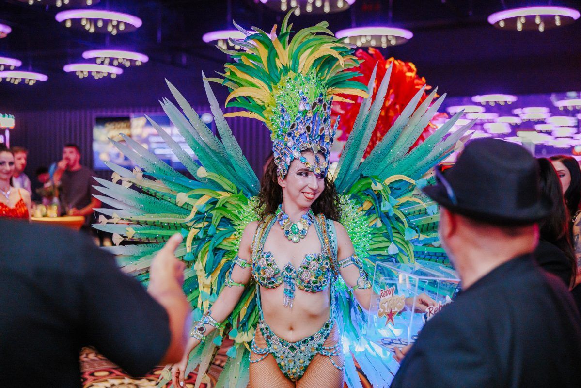Dvias Latinas & Rebuy Stars Casino